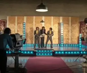 آواز شاد؛ بهرام افشاری با دوقلوها کنسرت گذاشته با اون قد بلندش چه رقص میره