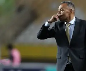 مورایس بر لبه پرتگاه