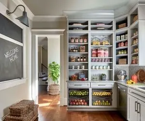 چیدانه خیلی قشنگ؛ دیگه وقتشه که به کابینت های آشپزخونه یه نظم اساسی بدی چیدمانش ببین