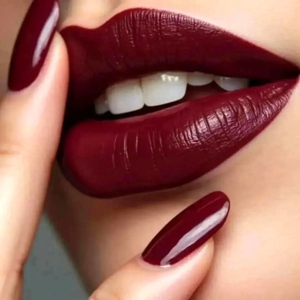 زیباترین-رنگ_-های-رژ-لب-۲۰۲۵-انتخابی-شیک-برای-هر-سبک-آرایشی-9