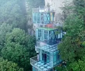 معماری خلاقانه؛ سازه ای با شبی $1000 رو صخره در رختخواب به ستاره‌ و طلوع نگاه کن