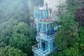 معماری خلاقانه؛ سازه ای با شبی $1000 رو صخره در رختخواب به ستاره‌ و طلوع نگاه کن