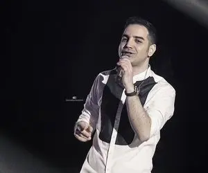 سلفی ویژه محسن یگانه در کنار دو خواهرش در خلال کنسرت