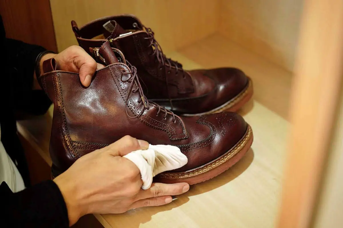 How-to-clean-military-boots-02