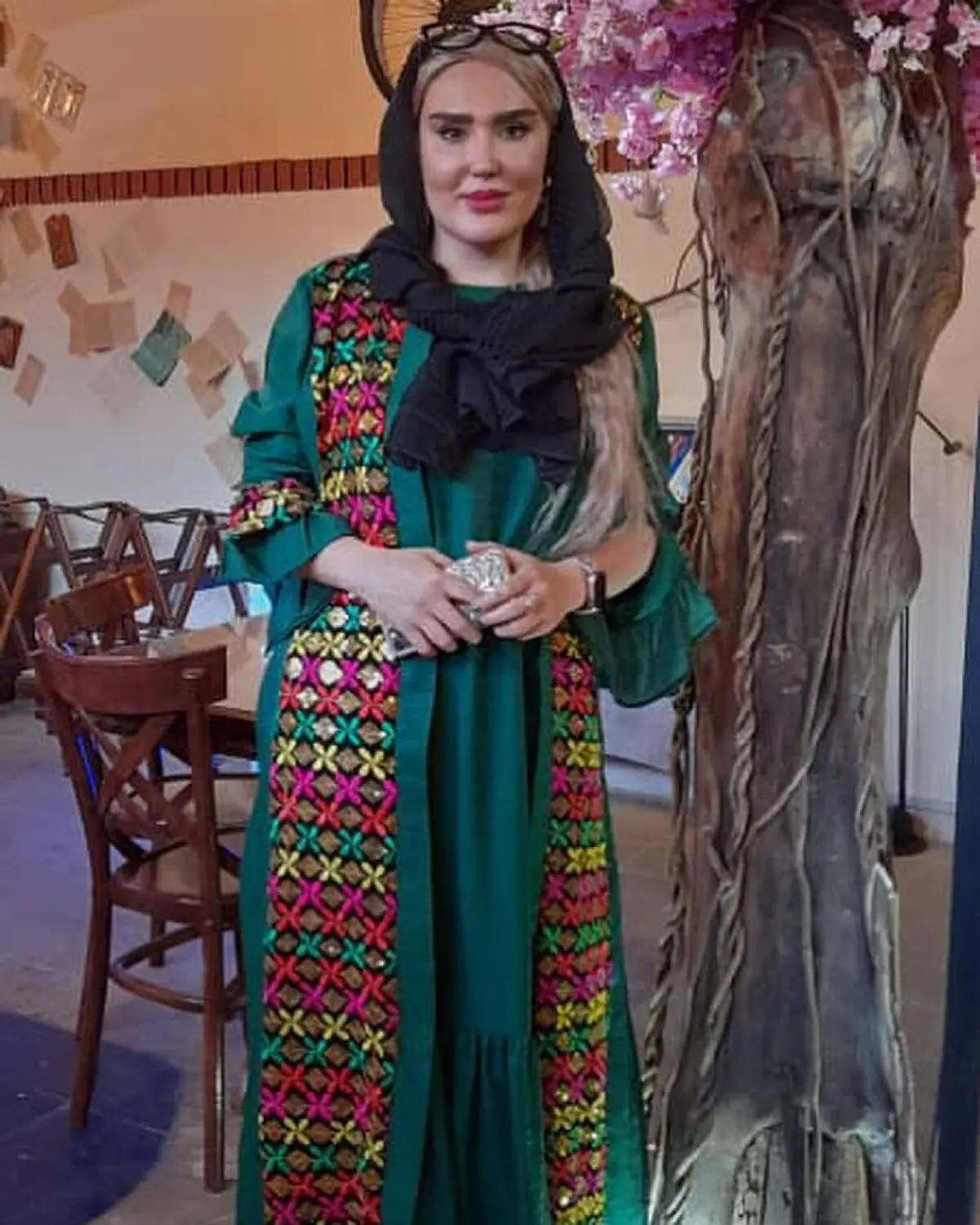 zohrefakour_1625451165_3