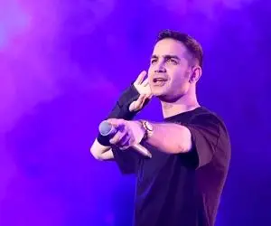 آواز احساسی/یگانه منو فکر رفتن تو میکشه با عمق وجودش فریاد میزنه و میخونه 