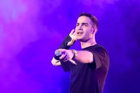 آواز احساسی/یگانه منو فکر رفتن تو میکشه با عمق وجودش فریاد میزنه و میخونه 