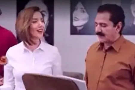 آواز معروفا؛ پشت صحنه تمرین آهنگ خوندن آقا پرویز با عایشه گل که انگار تیم بدنیا اومدن