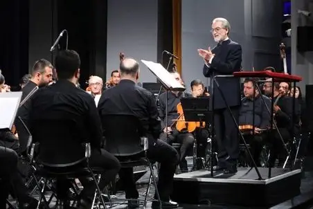 مطربی شاهکار؛ انتظامی و ارکسترش جوری می نوازند اشک هر ایرانی درمیاد