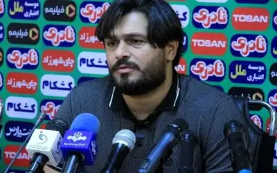 اعتراض شدید سعید دقیقی به داور بازی با استقلال