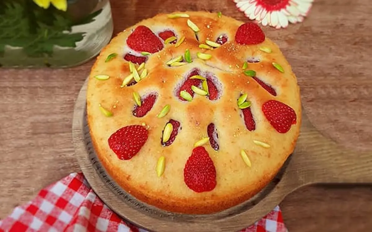 cake-with-strawberries-2