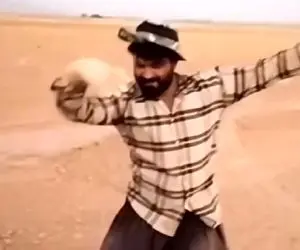 آواز شاد؛ مرد کشاورز با رقص و نیناش ناناش محصول میکاره بنازم زمینش طلا میده اینجوری