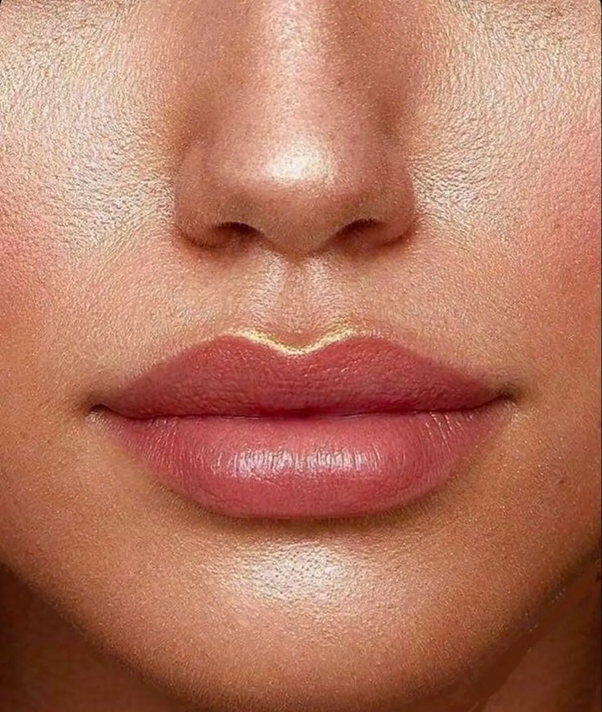 پروتز لب به روش خانگی