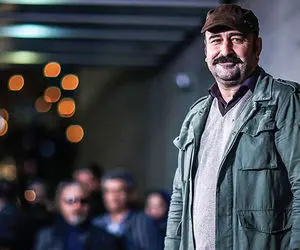 فحاشی مردم به مهران احمدی برای واکسیناسیون مادرش + ویدئو