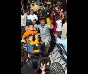 ویدیو شاد /رقص جنوبی پسر بچه بلوچی همه رو شگفت زده کرده/ لرزوندن شونه هاشو