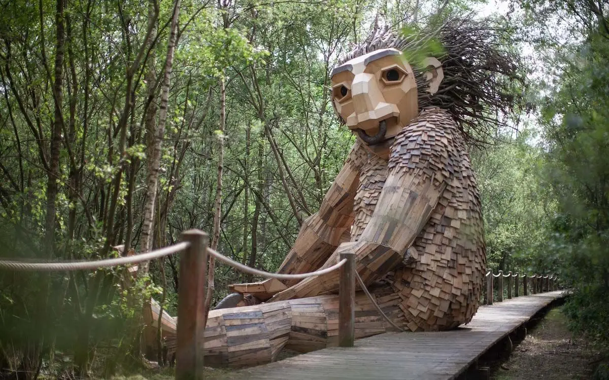 seven-trolls-outdoor-sculptures-thomas-dambo-8