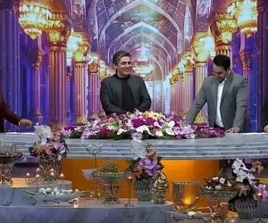 آواز هنرمندانه؛ حمید گودرزی رفقاش اجبارش میکنن بخونه یه تیکه ریز میاد براشون حظ میکنن