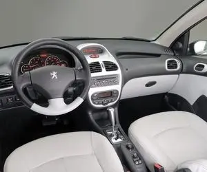 شاهکار ایران خودرو؛ تولید  ۲۰۷ با داشبورد ۲۰۶!