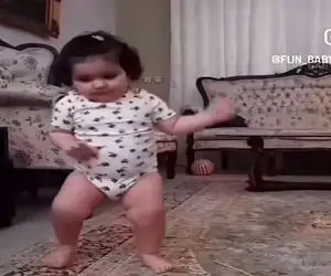 آواز شاد؛ بچه نیم مثقالی ریزه جوری عربی میرقصه دوس داری بذاری لای نون بخوریش فسقلی رو