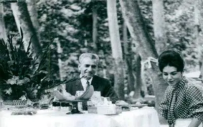 سفر به ایام قدیم سال 1338؛ اولین عکس زایمان فرح و کادو لاکچری محمدرضا پهلوی