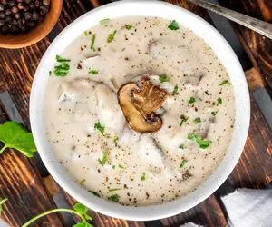 پیشنهاد سرآشپز؛ سوپ شیر و قارچ رستورانی جاافتاده و خوشمزه 