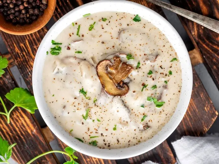 پیشنهاد سرآشپز؛ سوپ شیر و قارچ رستورانی جاافتاده و خوشمزه 