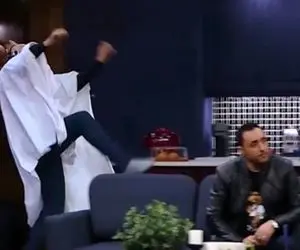 سوتی خندان؛ اکتور برنامه آهنگی اومد امیرحسین رستمی بترسونه شپلق خورد زمین ضایع شد