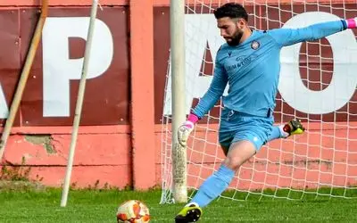 استقلال از یک سوراخ بارها و بارها گزیده شد!