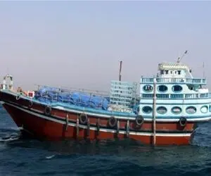 توقیف سه لنج صید ترال در جاسک/ ۱۱ متهم بازداشت شدند