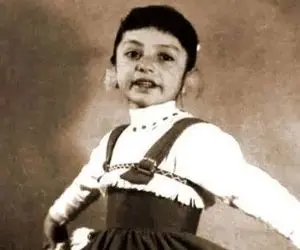 آواز شاد؛ هنرنمایی گوگوش در کودکی برای پدر مادرش آتیش سوزوند