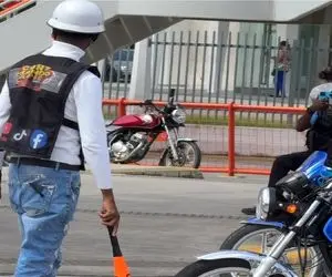 سکانس خندان؛ آقاهه رو گذاشتن کسی از خط رد نشه واکنش هاش منفجر کنندس