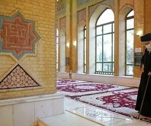 (عکس) تصویری از ماشین رهبر انقلاب در دوران تبعید