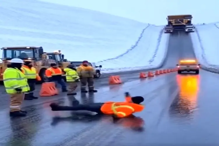 معماری طبیعت؛ مرد حسابی الان وقت لیز خوردن پات بود تریلی داره میاد