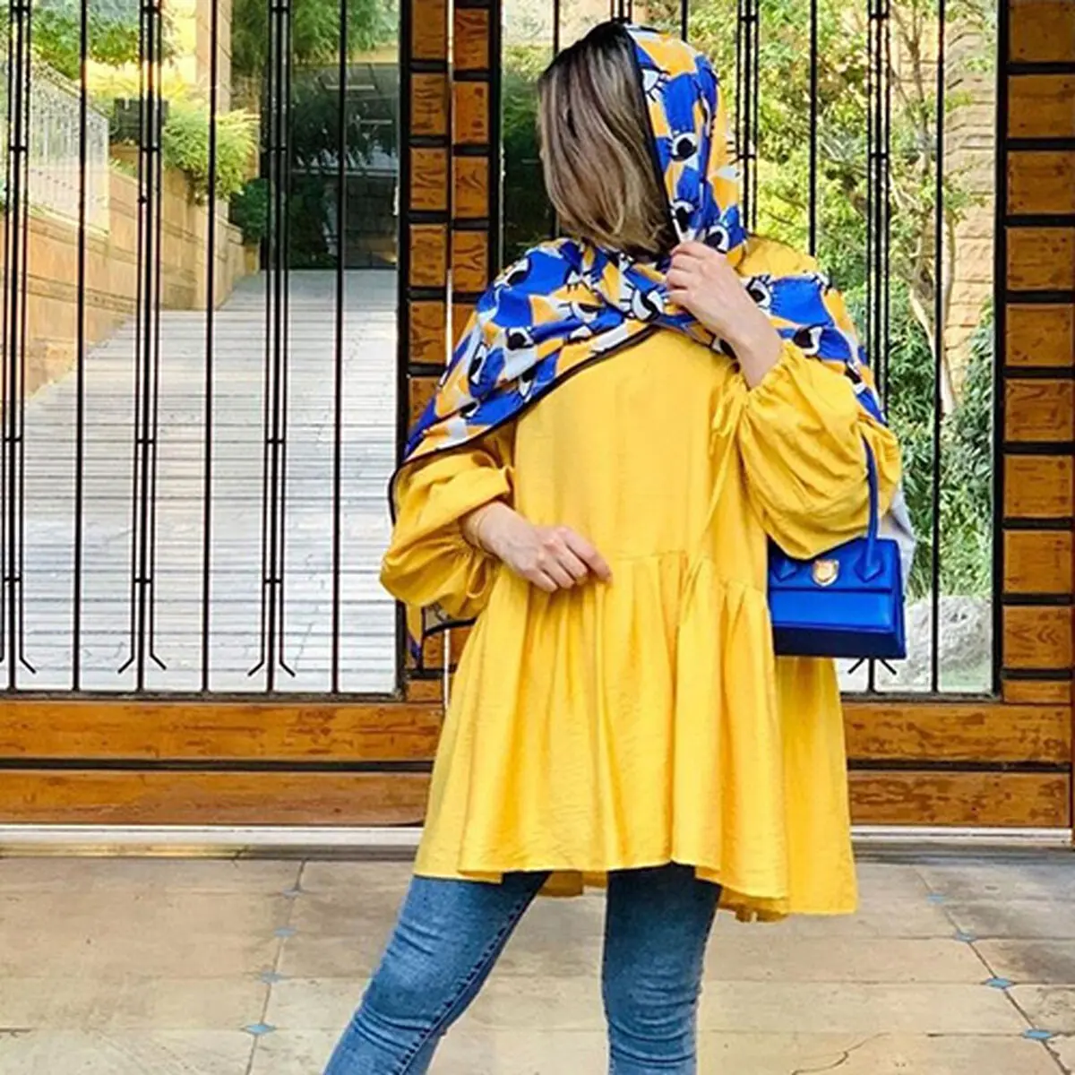 با مانتو زرد شال چی خوبه؟