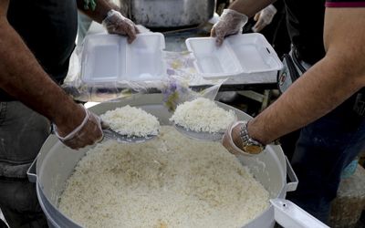 طرز تهیه برنج نذری برای 25 نفر؛ همه چی راجع به نحوه خیس کردن و آبکش کردنش