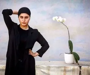 سلفی بامزه الناز شاکردوست با یک "خر نجیب"