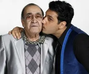 لحظه واکسن زدن خواننده محبوب ایرانی؛ مبارکتون باشه