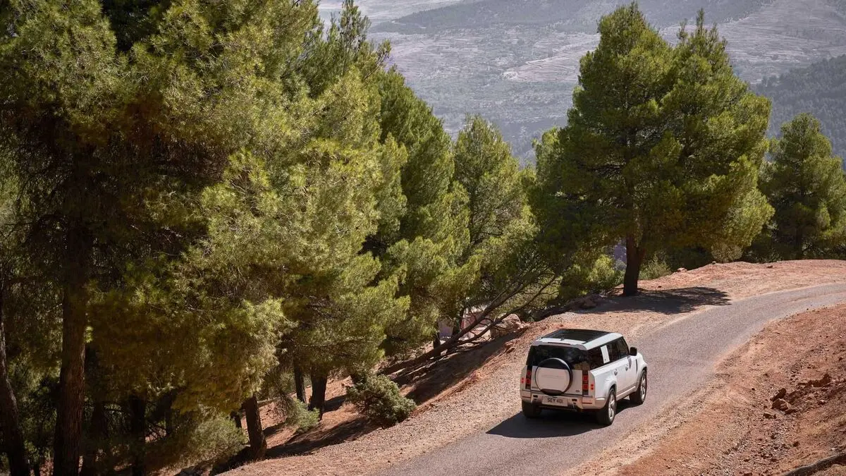 Land Rover Defender 130