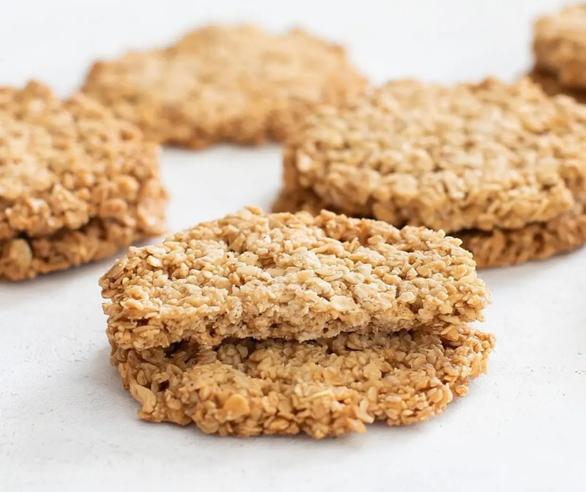 4-ingredient-crispy-peanut-butter-oatmeal-cookies-6-728x612