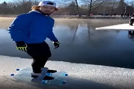 معماری طبیعت؛ با بطری آب معدنی رو آب راه رفت انگار مرتاضه