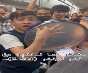 آواز شاد؛ تو مترو همه خسته ی کار بودن پسره جوری خوند همه لبخنداشون برگشت خیلی هنره