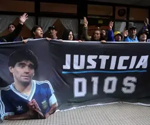 (عکس) تصویری عجیب از شکم متورم مارادونا هنگام مرگ