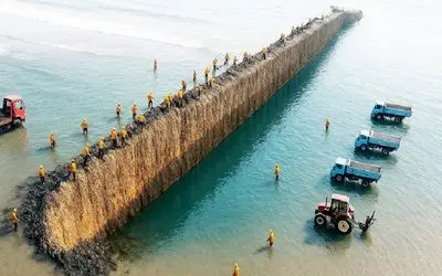 ساخت عربستان؛ سعودی ها میلیون‌ها گالن آب شور رو زیر شن دفن کردن نتیجه حیرت انگیزه