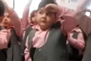 آواز شاد؛ ای جونم این فسقلی با بچها داشت شعر میخوند تپلی خسته شد تلپ نشست زمین