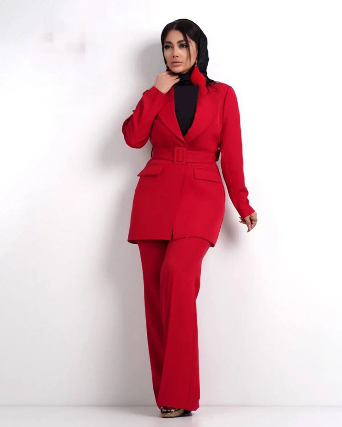 کت و شلوار قرمز