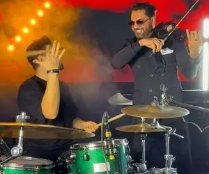 آواز شادیسم؛ دو تا آقای دندون لمینتی آهنگ پرواز قدیمی رو با ساز درام زدن جدید محشر شد