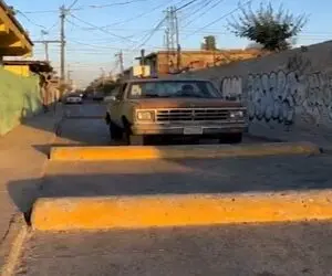 معماری طبیعت؛ واقعا شهرداری با خودش چی فکر کرده این دست انداز رو زده ماشین به چُخ رفت
