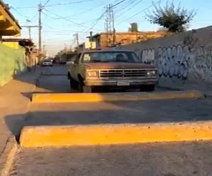 معماری طبیعت؛ واقعا شهرداری با خودش چی فکر کرده این دست انداز رو زده ماشین به چُخ رفت