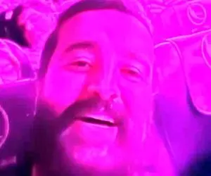 آواز احساسی؛ مهدی دارابی موقع سقوط هواپیما برای حفظ خونسردی مسافرا زد تو فاز خوندن