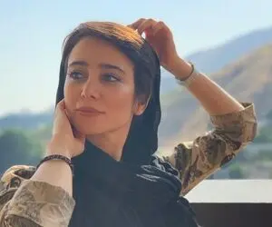 عکس الناز حبیبی در آغوش همسر سابقش وسط دریا!